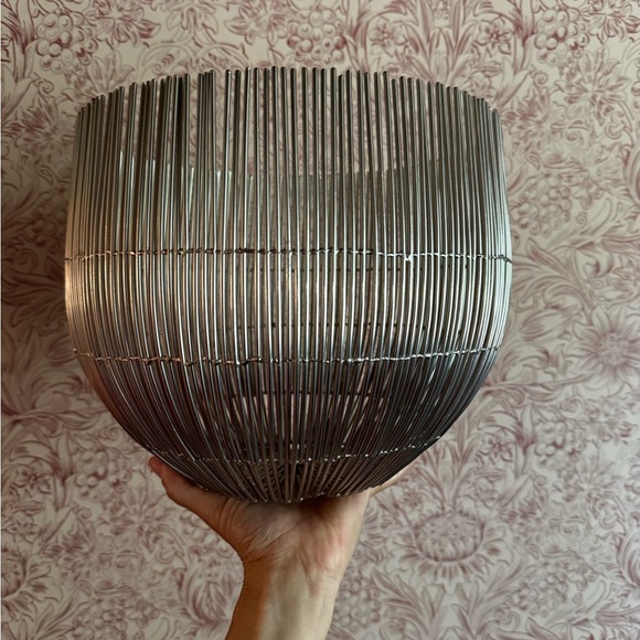 Large Heavy silver woven wire basket plant holder Crate & Barrel - Picture 3 of 4